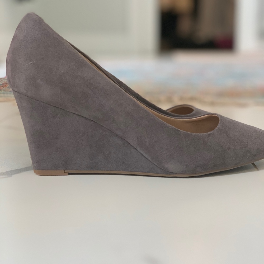 Women’s brand New dusty purple wedge heels